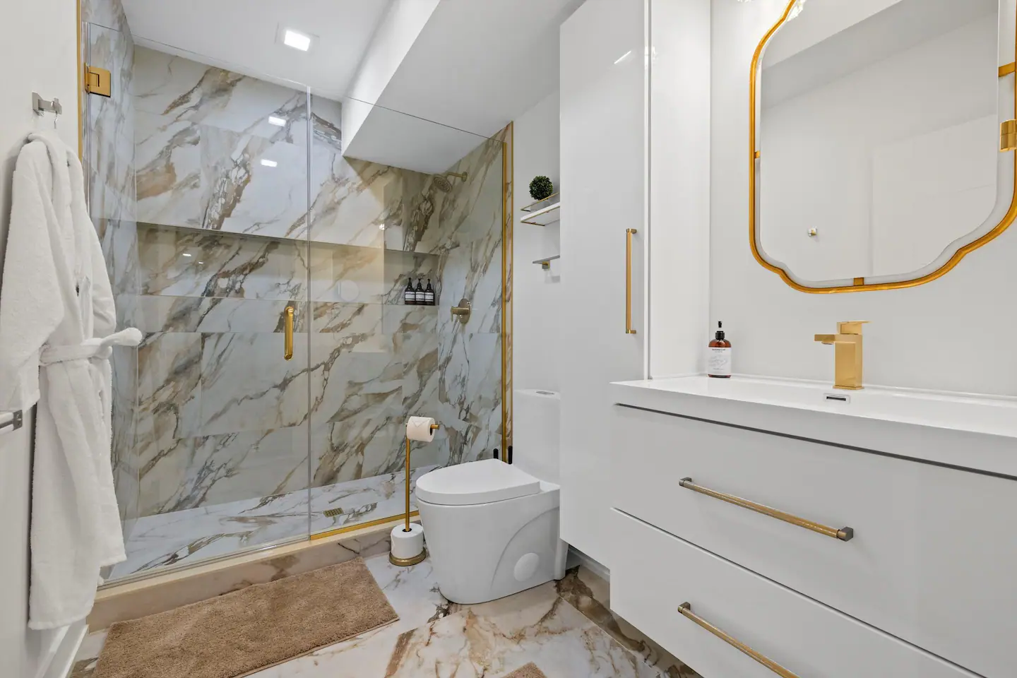 Full Bathroom 1